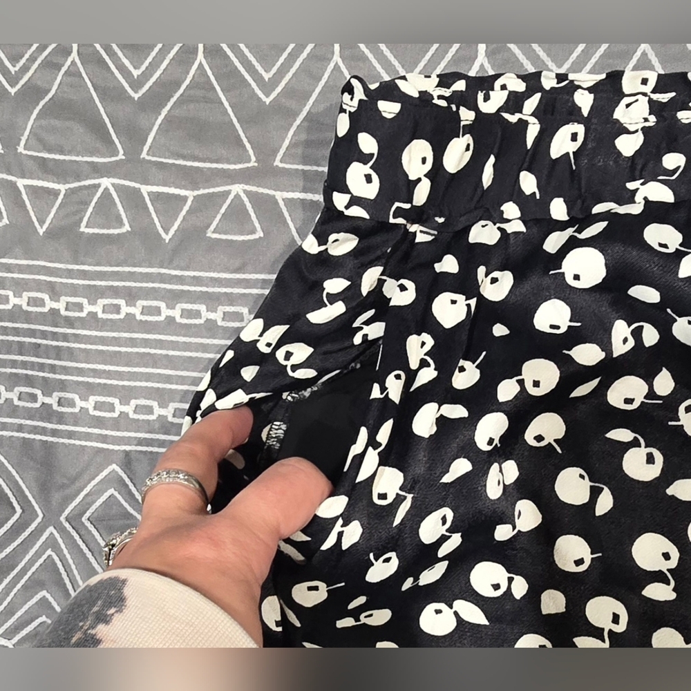 Madewell High Waisted Black And White Cherry Shorts Size Large - Picture 6 of 7